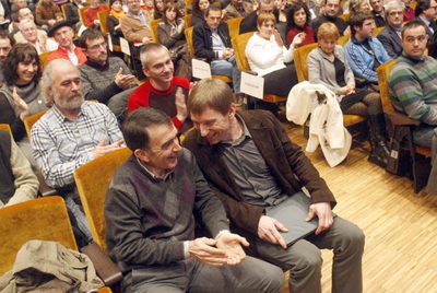 El abogado de Sortu Iñigo Iruin (izquierda) y el dirigente de la izquierda abertzale Rufi Etxeberria.