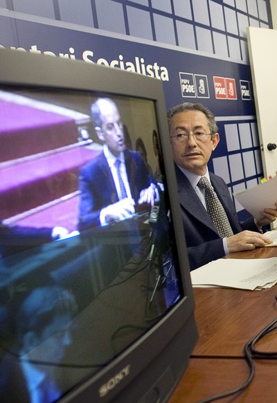 El portavoz socialista en las Cortes valencianas, Ángel Luna, durante una comparecencia en mayo de 2010.