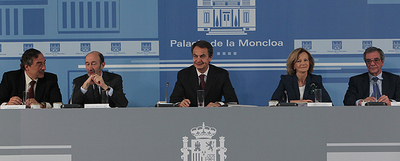 La élite económica pide a Zapatero que aplace el debate sucesorio