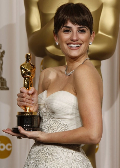 En febrero de 2009, Penélope Cruz acudió sin pareja a la gala de los Oscar en la que recibió su primer galardón gracias a  Vicky Cristina Barcelona . Javier Bardem no apareció ni antes ni después de la entrega