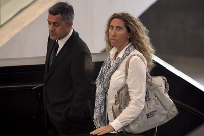 La exdirectora del Palau de la Música Gemma Montull acompañada de su abogado a su llegada a los juzgados para declarar ante el juez por el presunto pago de comisiones de la constructora Ferrovial a CDC a través de la institución cultural.