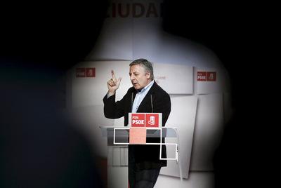 El ministro de Fomento y vicesecretario general del PSOE, José Blanco, en la celebración del Día de la Rosa en Pamplona.