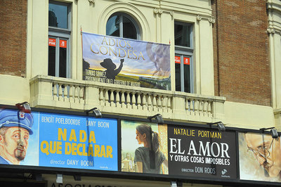 Nuevo cartel en la sede del PSM,  Adiós condesa .