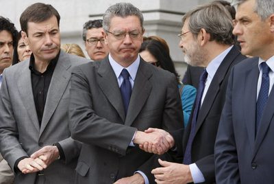 Gallardón, Gómez, y Lissavetzky, tras los cinco minutos de silencio en solidaridad con Lorca.