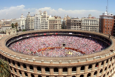 FOTOGALERIA: 15.000 personas llenan la plaza de toros de Valencia con el mitin de Zapatero