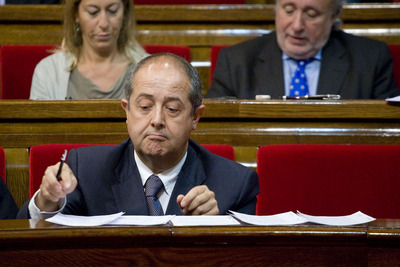 El consejero de Interior Felip Puig durante la sesión en el Parlament.