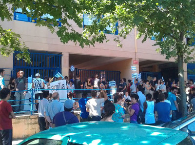 Imagen de la protesta para evitar el desahucio en Leganés,  tomada del Facebook  de la asamblea local del 15-M.