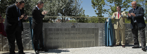 Vicente del Bosque, Alberto Ruiz Gallardón y Jaime Lissavetzky, durante la inauguración del Parque Selección española, campeona del mundo.