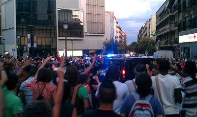 Vecinos de Lavapiés se encaran de nuevo con la policía para evitar una detención