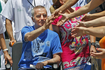 El torero José Ortega Cano, a su salida del hospital Virgen Macarena de Sevilla.