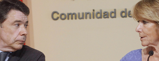 Ignacio González y Esperanza Aguirre, durante la rueda de prensa.