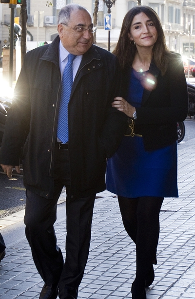 Joaquim Nadal y Rocío Martínez-Sempere dirigiéndose al departamento de Economía de la Generalitata para negociar los Presupuestos.