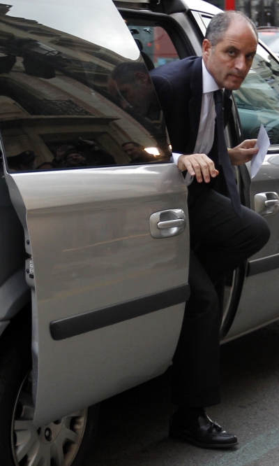 Francisco Camps baja del coche ante el TSJ en la tercera jornada del juicio por el caso de los trajes.