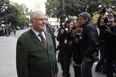 El presidente de las Cortes Valencianas, Juan Cotino, se ha brindado a llevar a Camps en su coche al TSJ.