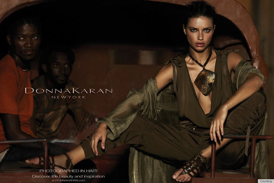 Imagen de la campaña de primavera 2012 de Donna Karan, con Adriana Lima como protagonista.  Ver imagen ampliada .