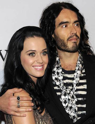 Katy Perry contrajo matrimonio anoche con el humorista británico Russell Brand entre grandes dosis de lujo y exotismo en un hotel de Rajastán, en el oeste del país asiático. 