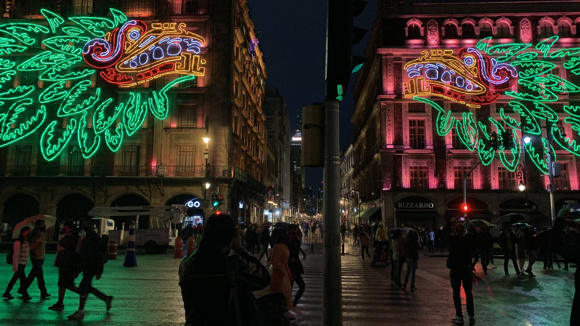 Inauguración del alumbrado decorativo que adorna la Plaza de la Constitución con motivo de las fiestas patrias y que en esta ocasión tiene como protagonistas a