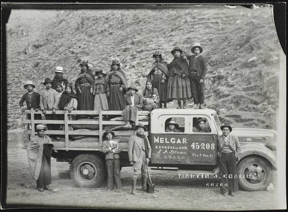 Viajando a Coasa en camión, ca. 1925.