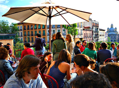 La terraza del bar El Viajero en el barrio de La Latina
