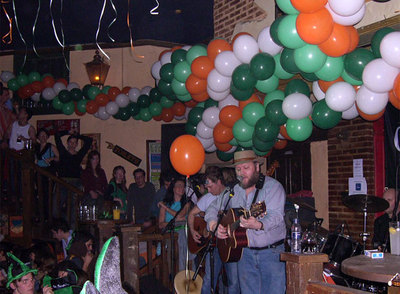 Actuación de The Colonials en el pub madrileño Irish Rover el día de San Patricio