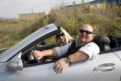 Gwyneth Paltrow y el 'chef' italiano Mario Batali a bordo de su descapotable