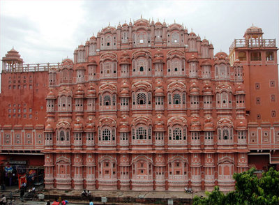 El Hawa Mahal o Palacio de los Vientos situado en Jaipur, la India.