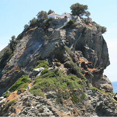 Monasterio de Agios Ioannia Prodromos en la isla de Skopelos. Película 'Mamma Mia'