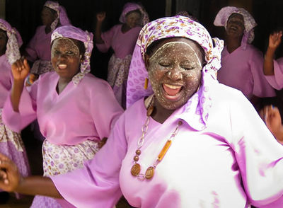 Actuación de danza en Mafalala; el 'tufo' es un baile tradicional mozambiqueño, original de la provincia de Nampula