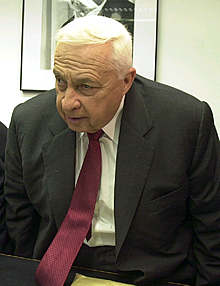 Sharon toma posesión como primer ministro tras la aprobación de su Gobierno