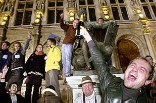 El triunfo de la izquierda en París maquilla sus discretos resultados en el resto de Francia