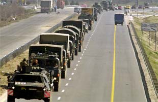 La OTAN desplegará más tropas en la frontera macedonia para frenar a la guerrilla albanesa