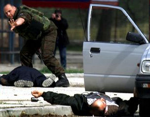 Macedonia reanuda los bombardeos pese al alto el fuego de la guerrilla