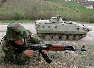 Los rebeldes se repliegan hacia Kosovo tras la ofensiva del Gobierno macedonio