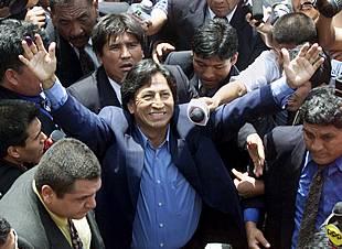 El primer sondeo da la victoria a Alejandro Toledo con el 41,3% de los votos