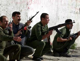  Israel bombardea las oficinas de la guardia de Arafat (AP)