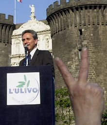 Berlusconi afirma al cierre de la campaña que quiere "hacer la revolución en Italia"