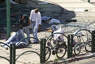 Israel responde al último atentado de Hamás bombardeando Palestina con aviones de combate