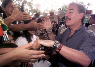 Pastrana envía a Medellín una fuerza de élite tras el atentado con coche bomba