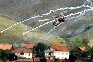 Prosiguen los combates en Macedonia a la espera de una solución política