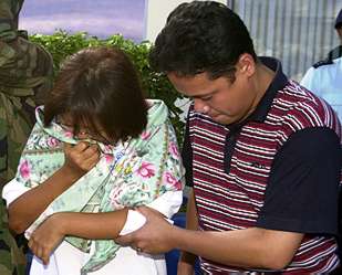 Los guerrilleros de Abu Sayyaf matan a dos de sus rehenes tras romper el cerco militar