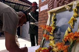 Un miembro de la familia real corrobora que el heredero nepalí fue el autor de la matanza