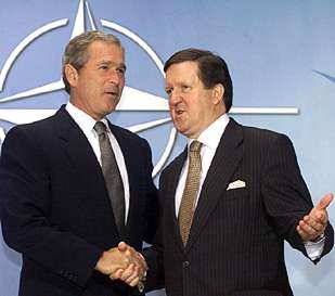   Bush se marcha de España con destino a la cumbre de los países de la OTAN    Galería fotográfica: La visita del presidente de EE UU      Especial: La América de George W. Bush  