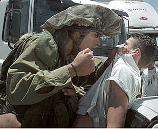 Israelíes y palestinos buscan la forma de aplicar el plan de la CIA aceptado ayer por ambas partes