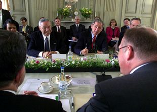 Bush participará en la próxima cumbre del clima pero reitera ante los Quince su negativa a Kioto