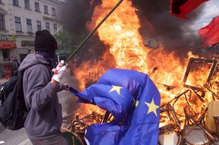   Tres heridos de bala en los violentos enfrentamientos en las calles de Gotemburgo  