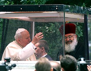Juan Pablo II pide perdón a la Iglesia ortodoxa al inicio de  su criticado viaje a Ucrania