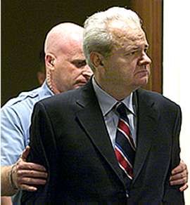 Aplazado hasta agosto el juicio contra Milosevic tras no reconocer éste al TPIY