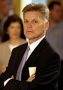 El congresista Condit admite que mantuvo relaciones con la becaria desaparecida