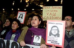 Las víctimas denuncian el "vergonzante" sobreseimiento del 'caso Pinochet'