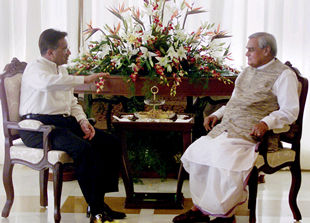 India y Pakistán reanudan el diálogo para rebajar la tensión en Cachemira